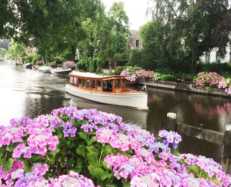 Coming to Hendrik by boat