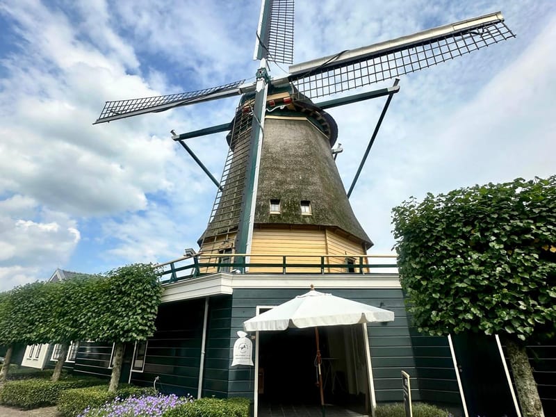 The De Ruiter windmill in Vreeland, where our heritage flour comes from