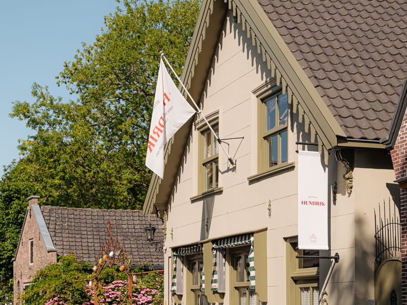 The Breedstraat in Vreeland with the Hendrik flag